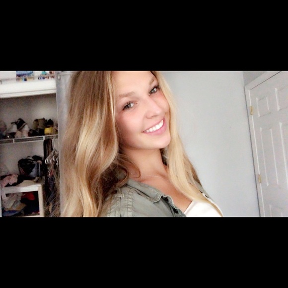 Meet your Posher, Caroline - Picture 1 of 1